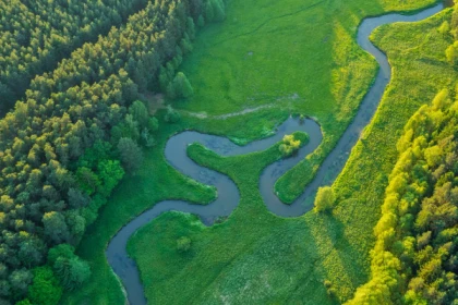 Survol commenté en Gyrocoptère de la VALLEE DE LA GARONNE avec Audioguide immersif - app.name