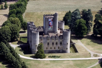 Survol culturel en avion du CHATEAU DE ROQUETAILLADE avec Audioguide immersif - app.name