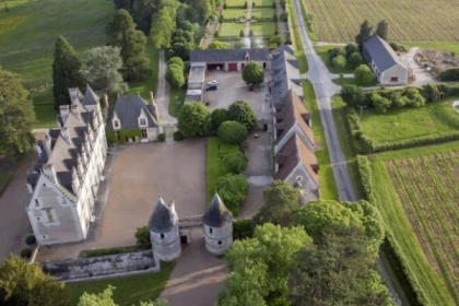 Survol en avion du CHATEAU DE NITRAY avec Commentaires culturels immersifs - app.name