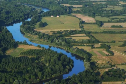 Survol touristique en avion de la RIVIERE DU CHER avec Commentaires culturels - app.name