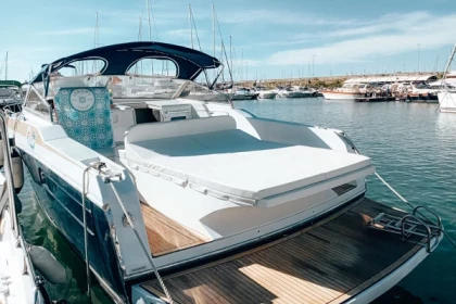 Tour of the Amalfi Coast in Yacht Ferretti 35, Skipper and fuel included - Bonjour Fun