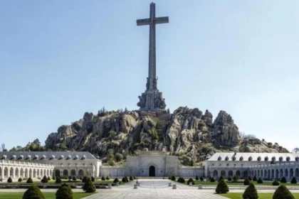 Escorial and Valley Private Tour (8h) with driver - Bonjour Fun