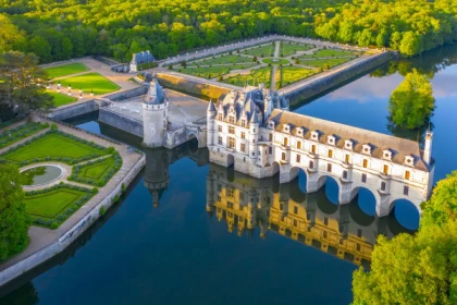 Vol commenté en avion au-dessus du CHATEAU DE CHENONCEAU avec Audioguide culturel - app.name