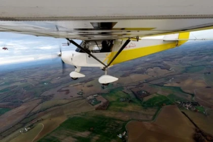 Vol touristique en avion au-dessus du VILLAGE DE LARRESSINGLE avec Audioguide culturel - app.name