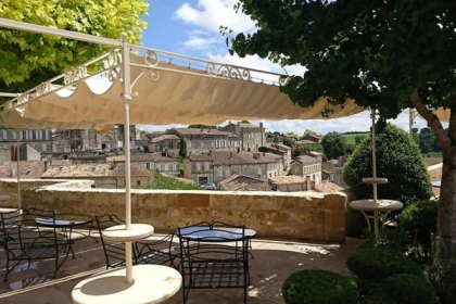 Saint-Emilion & Pomerol Wine Tour from Bordeaux - Bonjour Fun