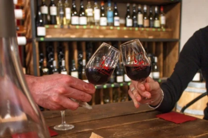 Aix-en-Provence Tastings Tour with Cheeses & Wines - Bonjour Fun