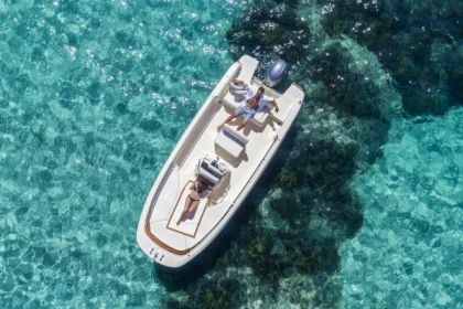 Invictus FX190 Boat Rental | 8 pax | No license - Bonjour Fun