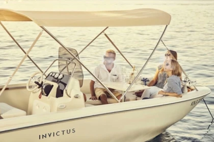 Invictus FX190 Boat Rental | 8 pax | No license - Bonjour Fun