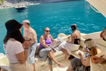 Private boat tour of the Amalfi Coast on yacht Cranchi Zaffiro 34 - Bonjour Fun