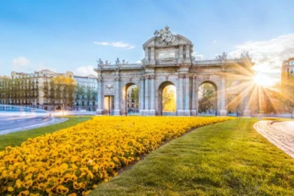 Private Tour with driver in Madrid (4hours) - Bonjour Fun