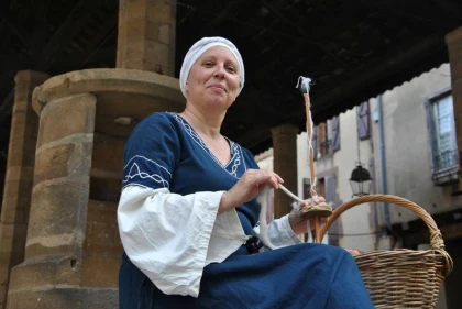 Visite guidée de Cordes sur Ciel : les Parlottes de Pétronille - app.name