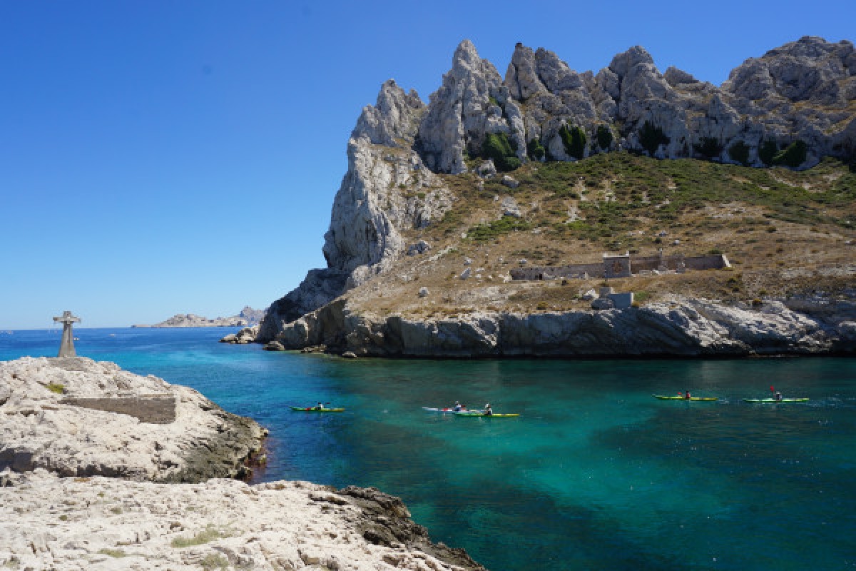 1/2 Day: Cap Croisette, Calanques and islands - Bonjour Fun