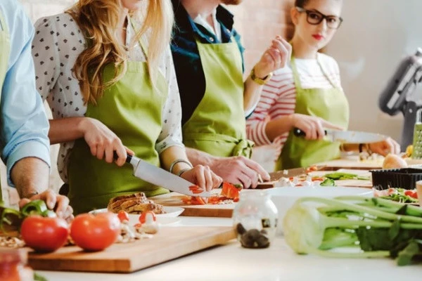 3 hours Cooking Lesson with a Chef - Bonjour Fun