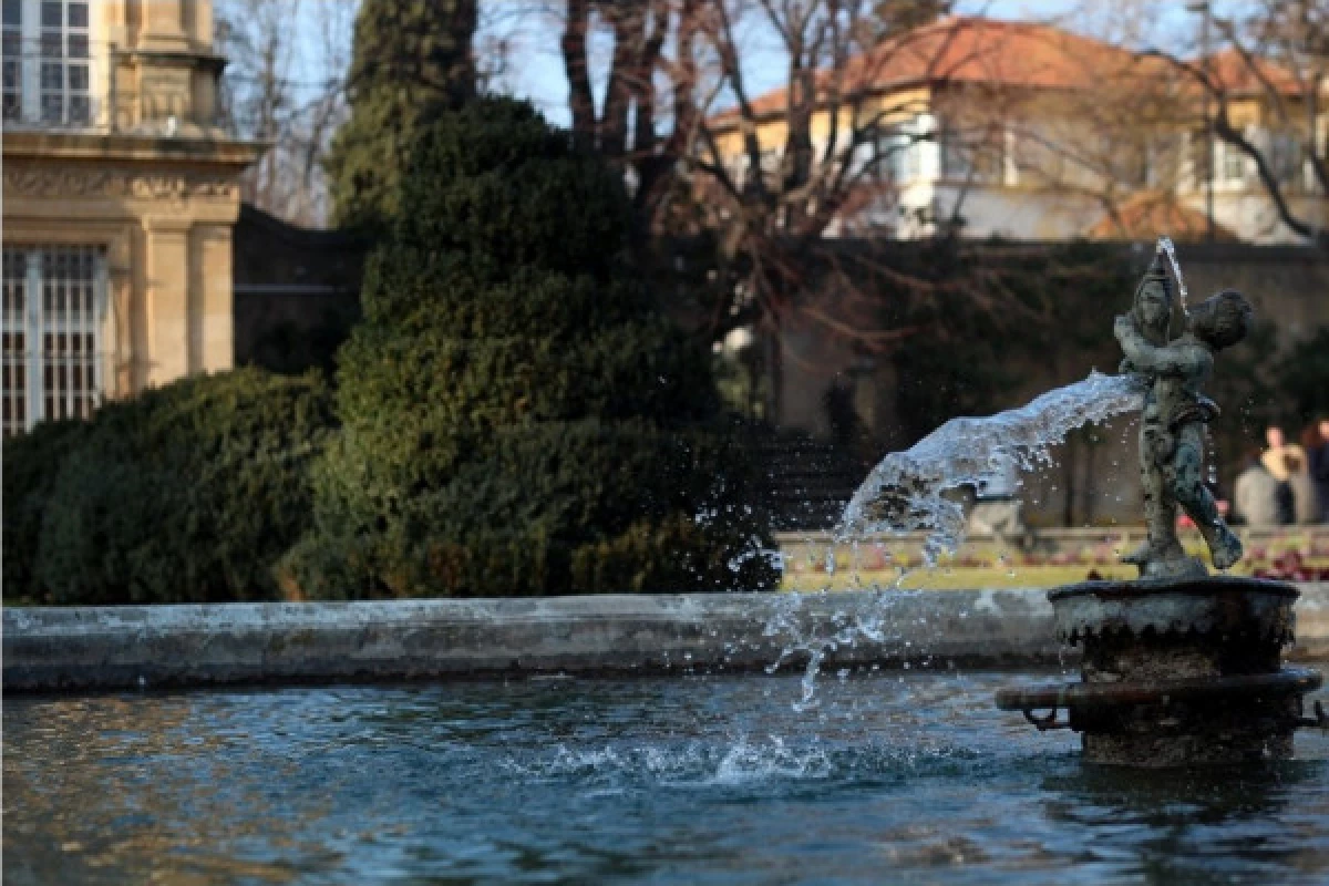 Aix-en-Provence Private tour | Fountains & Gardens - Bonjour Fun