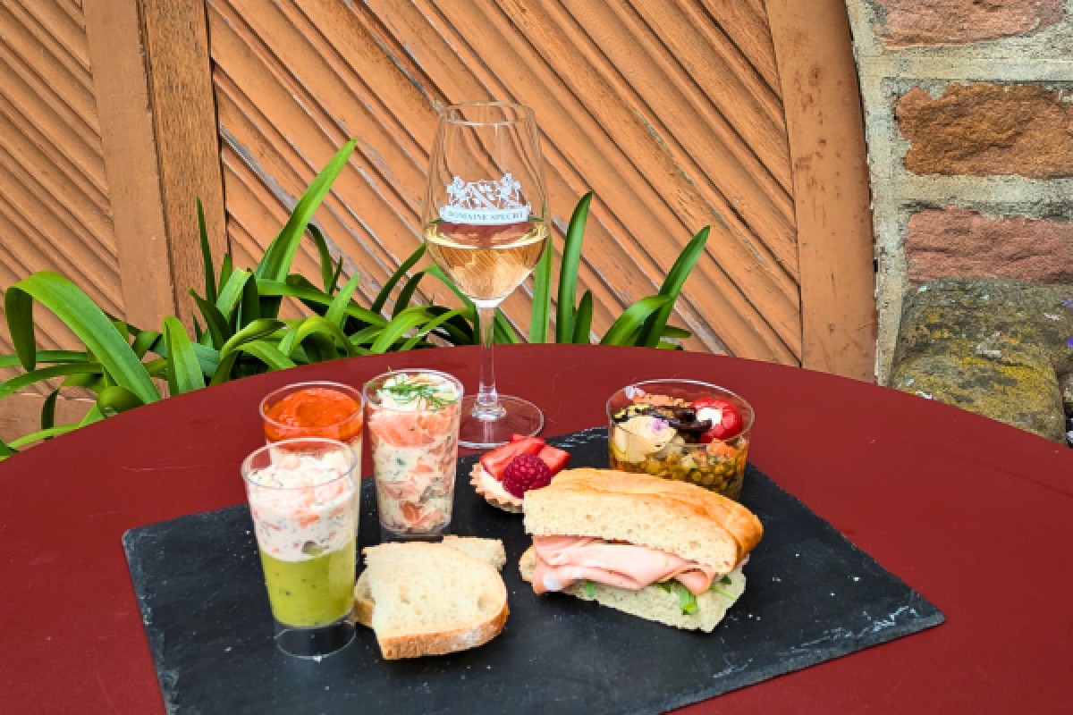 Gourmet aperitif at the Independent Winegrower's - Bonjour Fun