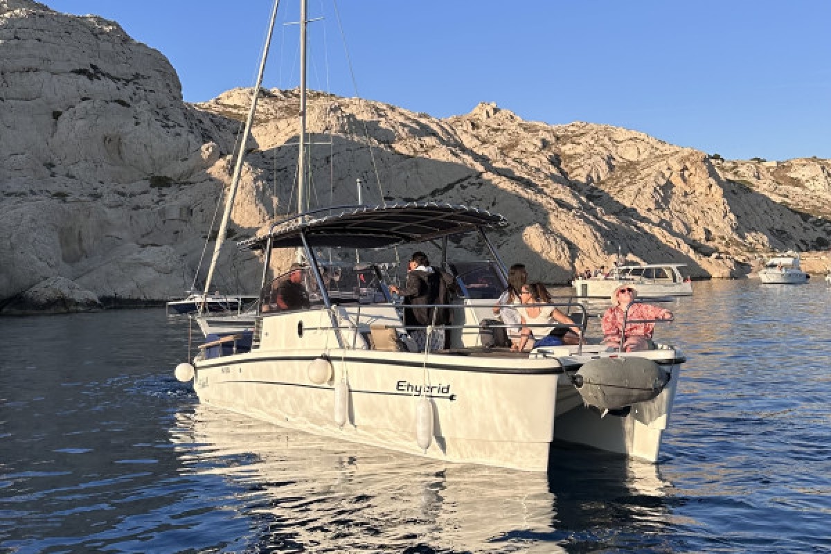 Aperitif feet in the water - Mucem museum - Bonjour Fun