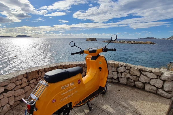 E Motorbike Rental  adventure in Marseille with app - Bonjour Fun