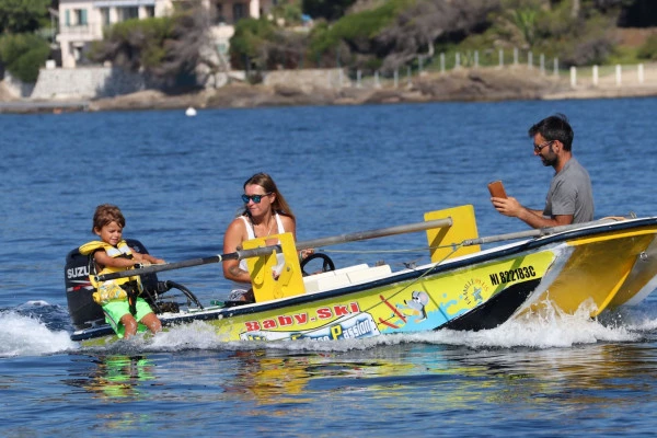 Baby water skiing - Bonjour Fun