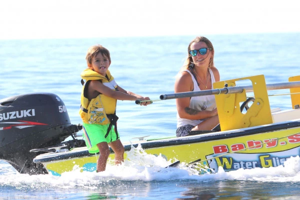 Baby water skiing - Bonjour Fun