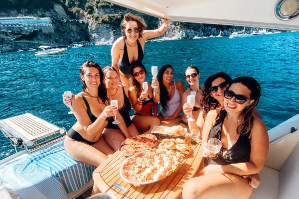 Bachelorette party by boat, aperitif and sunset tour, Isabel Boat - Bonjour Fun