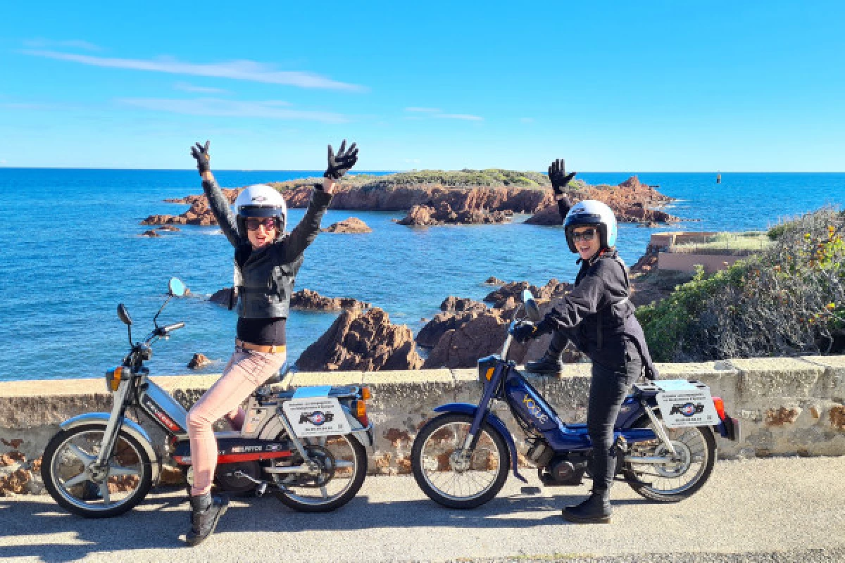 Guided ride in a real vintage moped - Saint Raphaël - Bonjour Fun