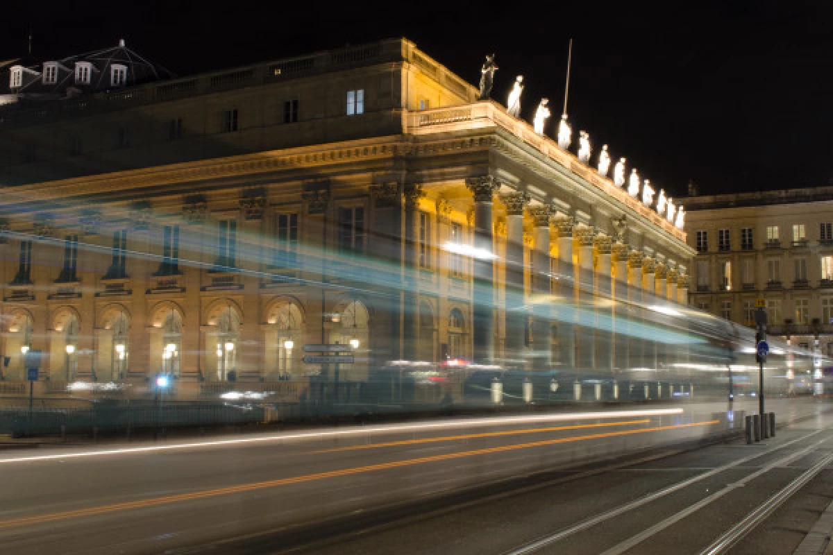 Night tour in Bordeaux in a sidecar - Bonjour Fun