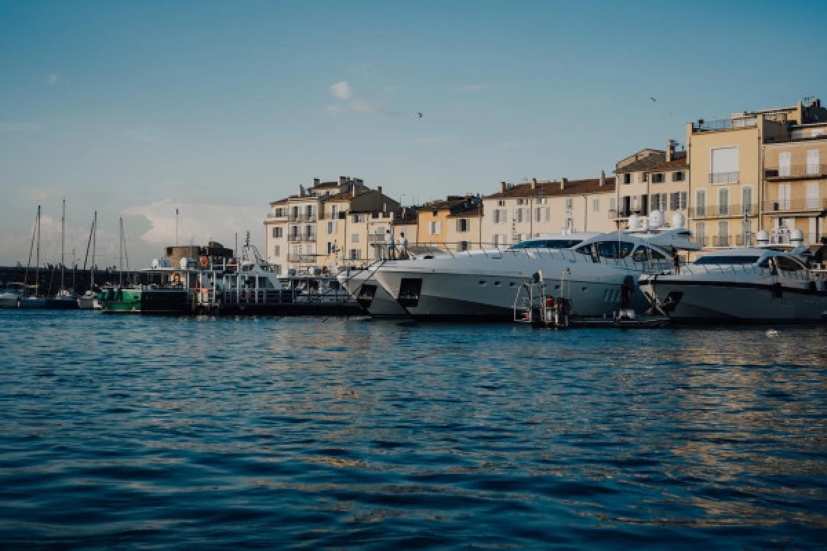 Private boat tour, Wines&Chocolates, from Port Grimaud - Bonjour Fun