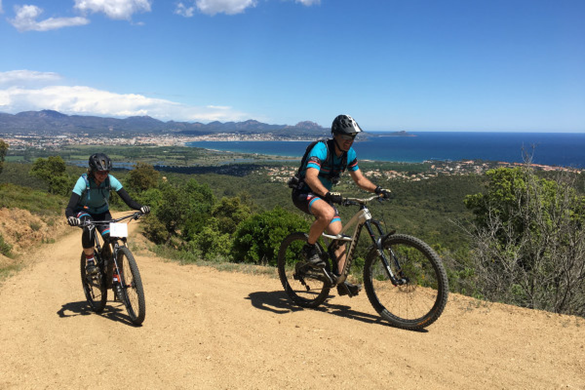 Electric mountain bike ride in the Massif des Maures - Bonjour Fun