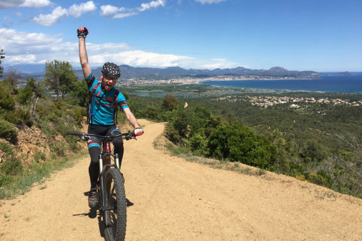 Electric mountain bike ride in the Massif des Maures - Bonjour Fun