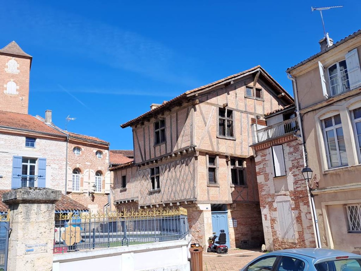 Balade patrimoine / jeu :Itinéraire dans la ville d'Agen Green Pursuit - Bonjour Fun