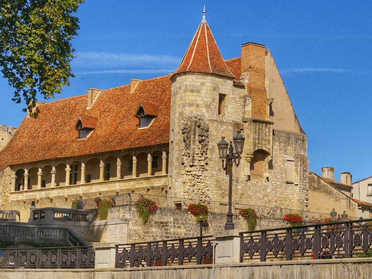 Balade patrimoine / jeu :Itinéraire dans la ville d'Agen Green Pursuit - Bonjour Fun