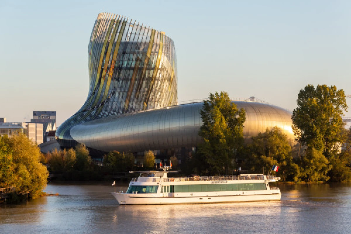Bordeaux: Garonne French Crepes Cruise - Bonjour Fun