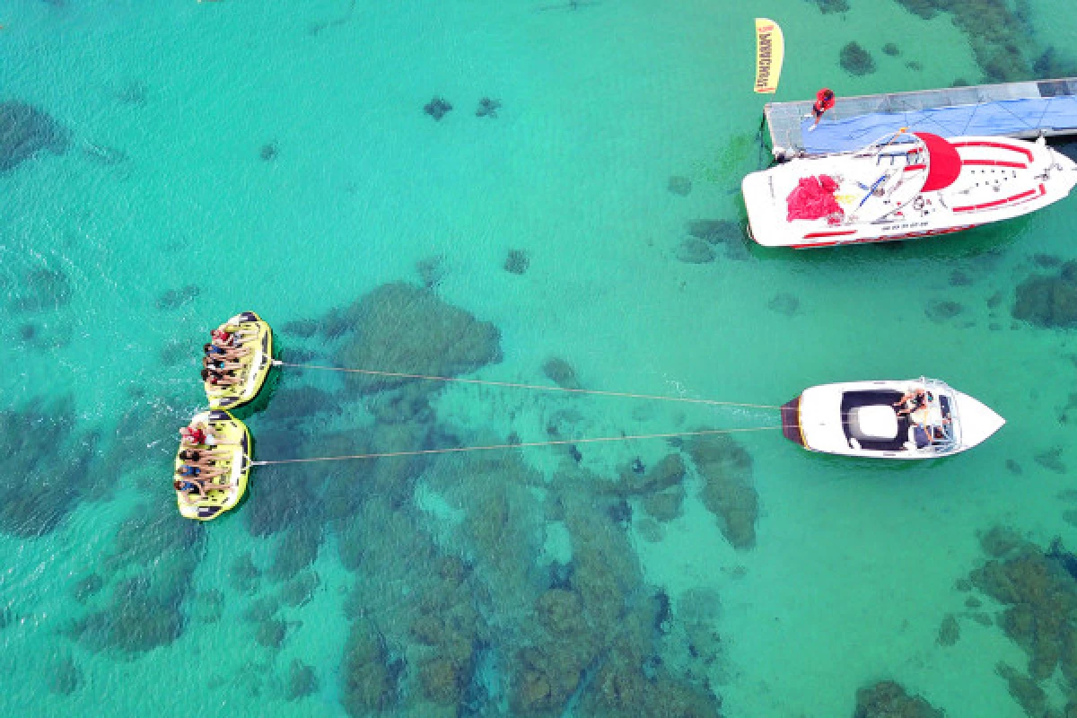  Towed buoy ride - Bonjour Fun