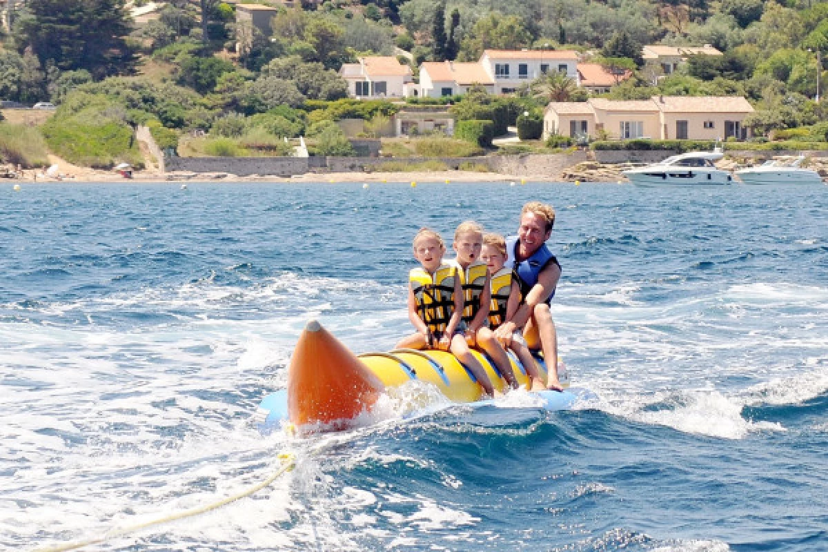  Towed buoy ride - Bonjour Fun