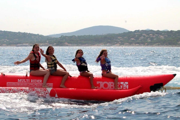 Towed buoy ride - Bonjour Fun