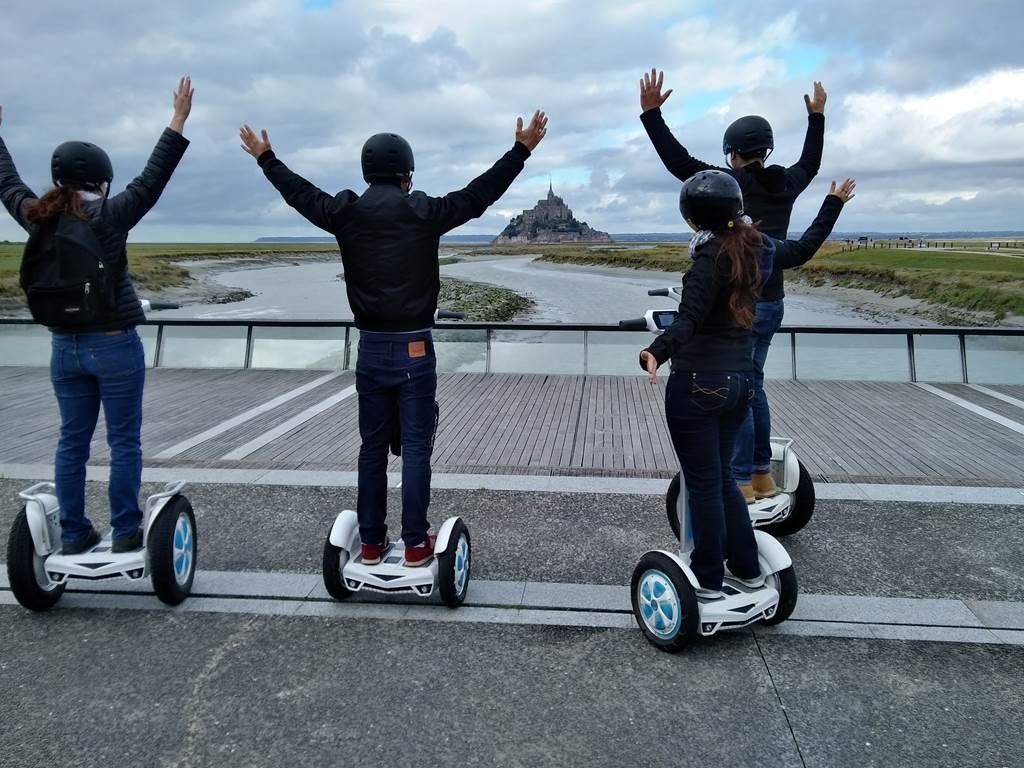 Ballad group with supervision Mont Saint Michel - Bonjour Fun