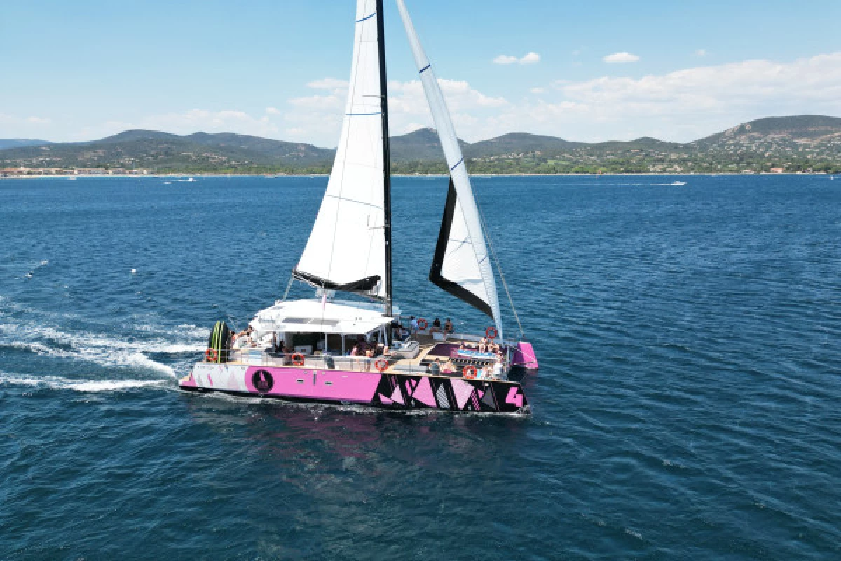 Catamaran Sunday Brunch from Cogolin - Bonjour Fun