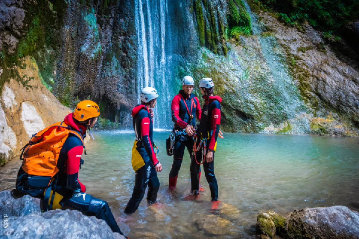 Gorges du Loup canyoning - Bonjour Fun