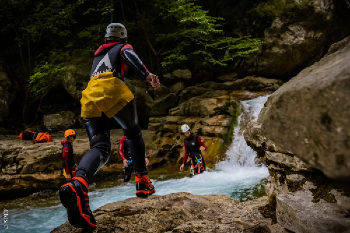 Gorges du Loup canyoning - Bonjour Fun