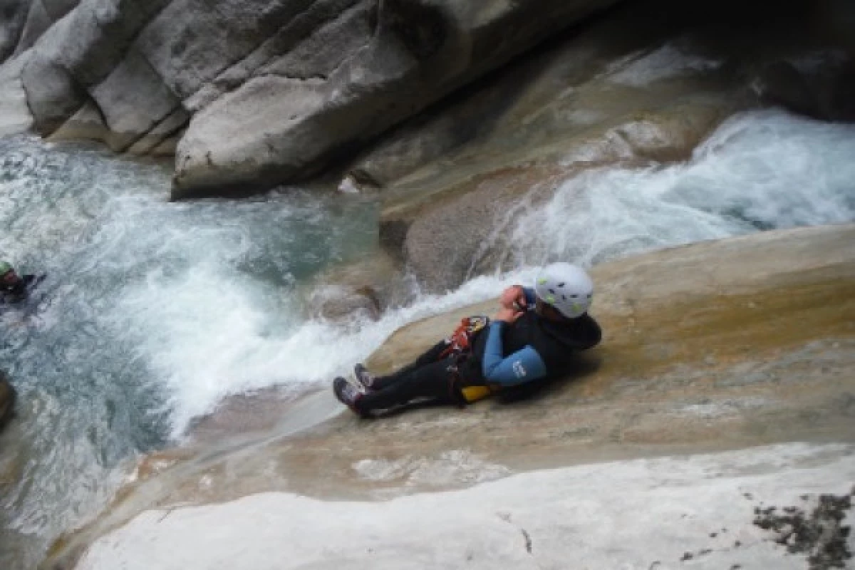 Canyoning la clue de Saint Auban, 1/2 day (+ 14 years old) - Bonjour Fun