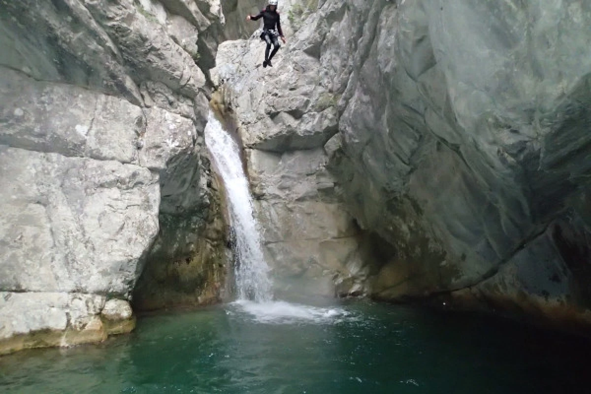 Canyoning la clue de Saint Auban, 1/2 day (+ 14 years old) - Bonjour Fun