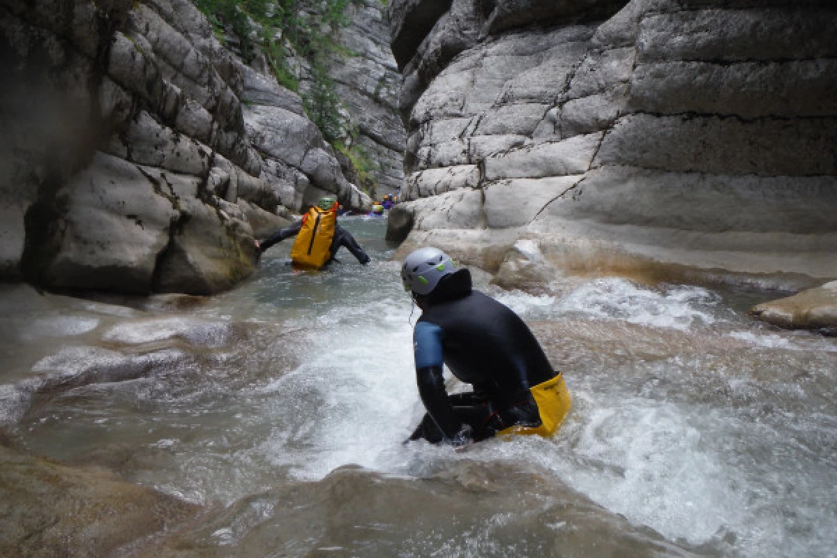 Canyoning la clue de Saint Auban, 1/2 day (+ 14 years old) - Bonjour Fun