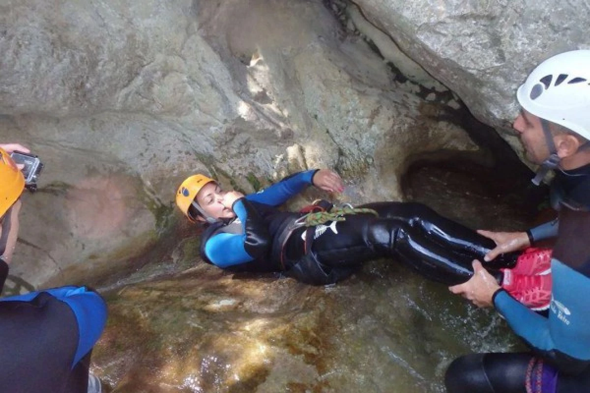 Canyoning Level 2 - Gorges du Loup - Bonjour Fun