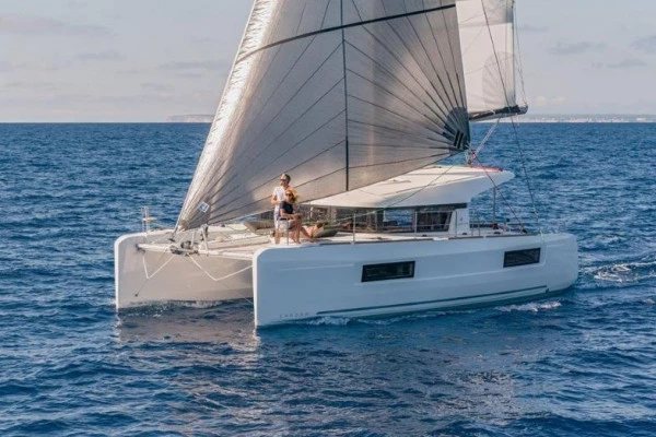 PRIVATIZED CATAMARAN - 7 DAYS - PORQUEROLLES - Bonjour Fun