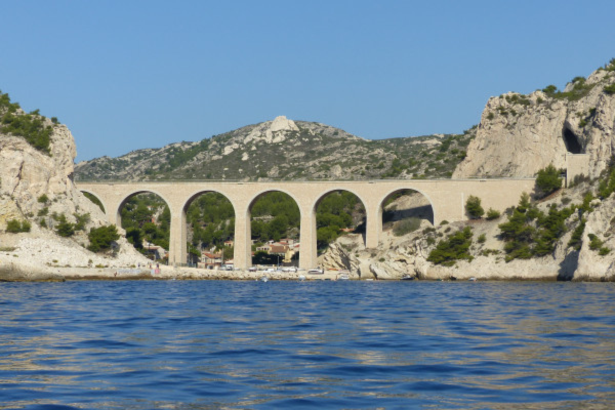 Tour 2 h Discover Cote Bleue by sea - Bonjour Fun