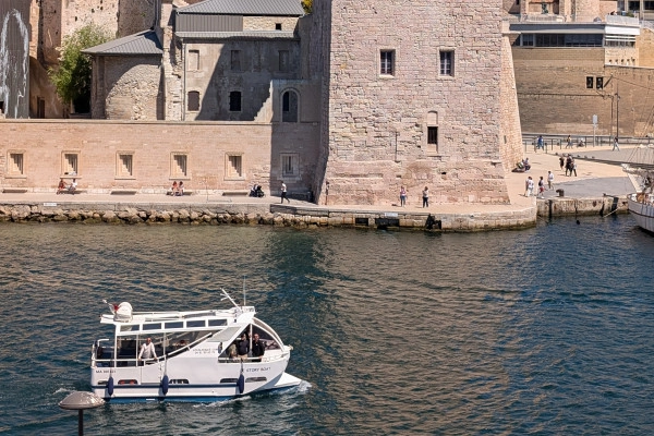 Tour 2 h Discovery of Marseille by the sea - Bonjour Fun