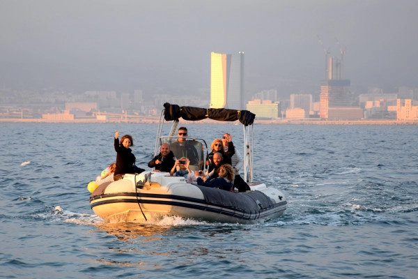 Tour 2 h Discovery of Marseille by the sea - Bonjour Fun