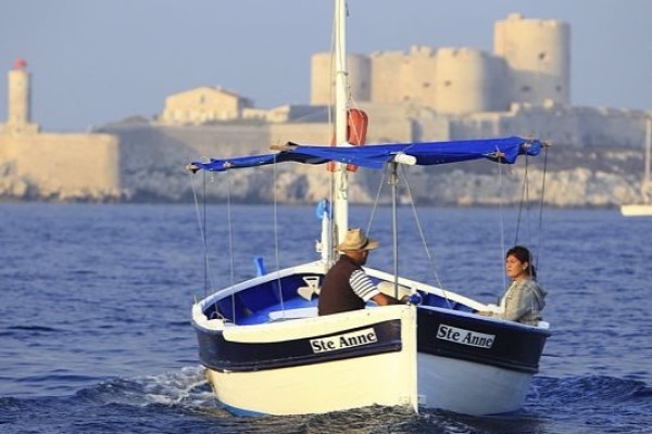 2-hour historical heritage tour on board a barquette from Marseille - Bonjour Fun
