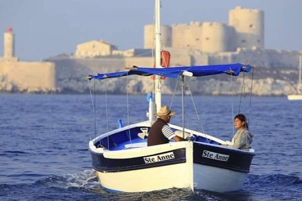 2-hour historical heritage tour on board a barquette from Marseille - Bonjour Fun