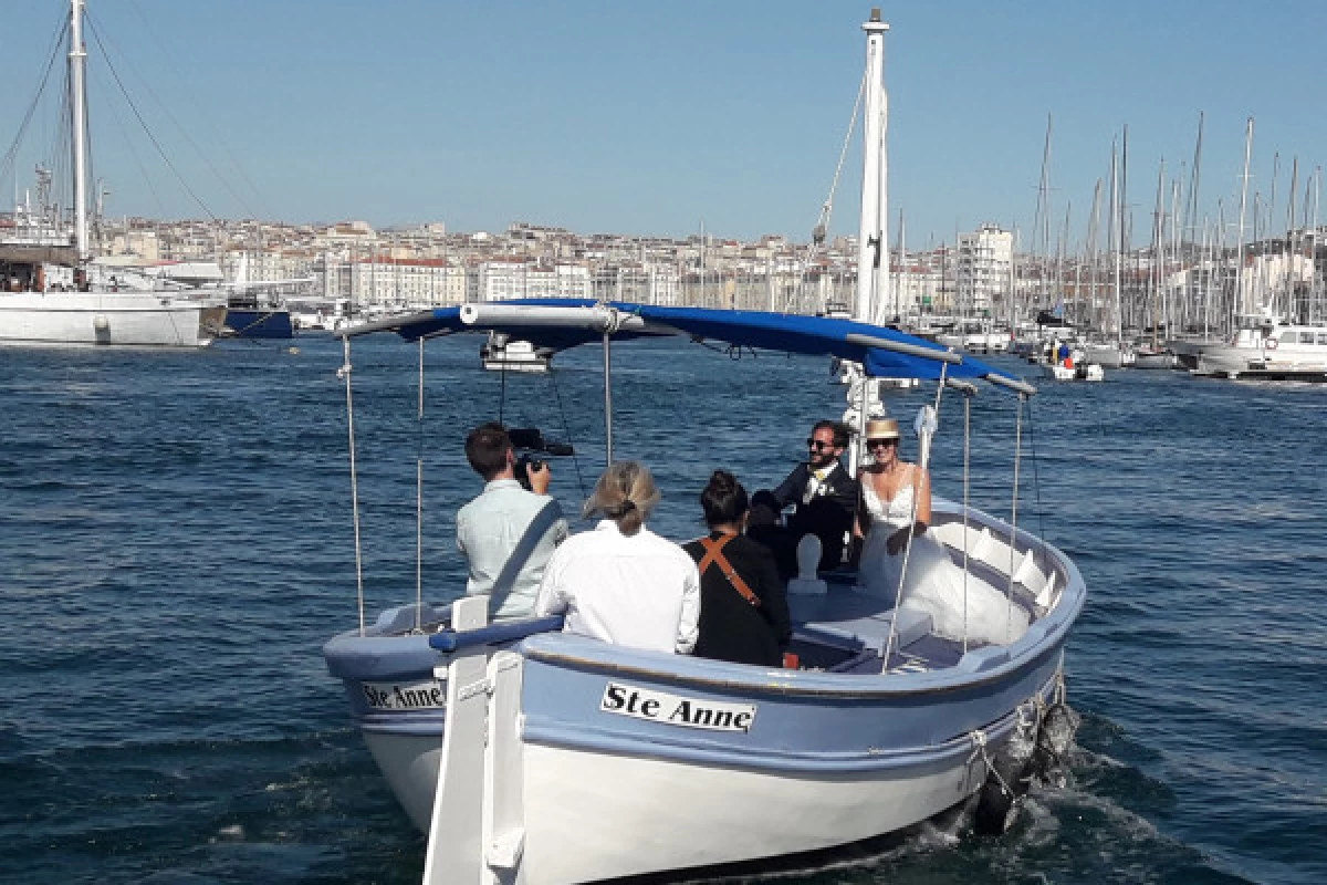 2-hour historical heritage tour on board a barquette from Marseille - Bonjour Fun